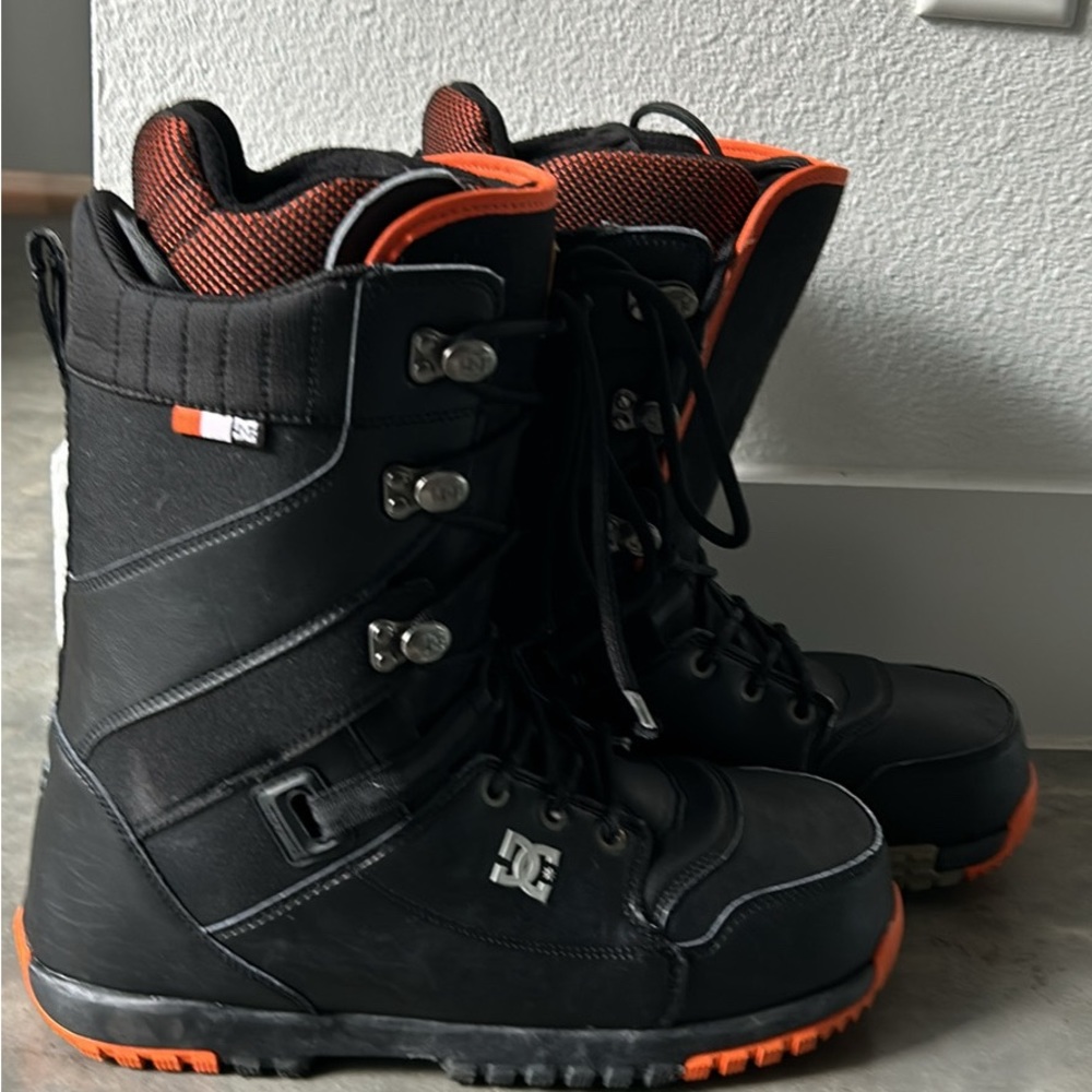 DC munity snowboarding boots